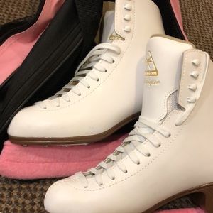 Jackson mystique ice skates size 8